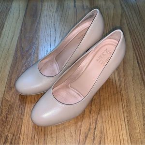 NATURALIZER Nude Heels